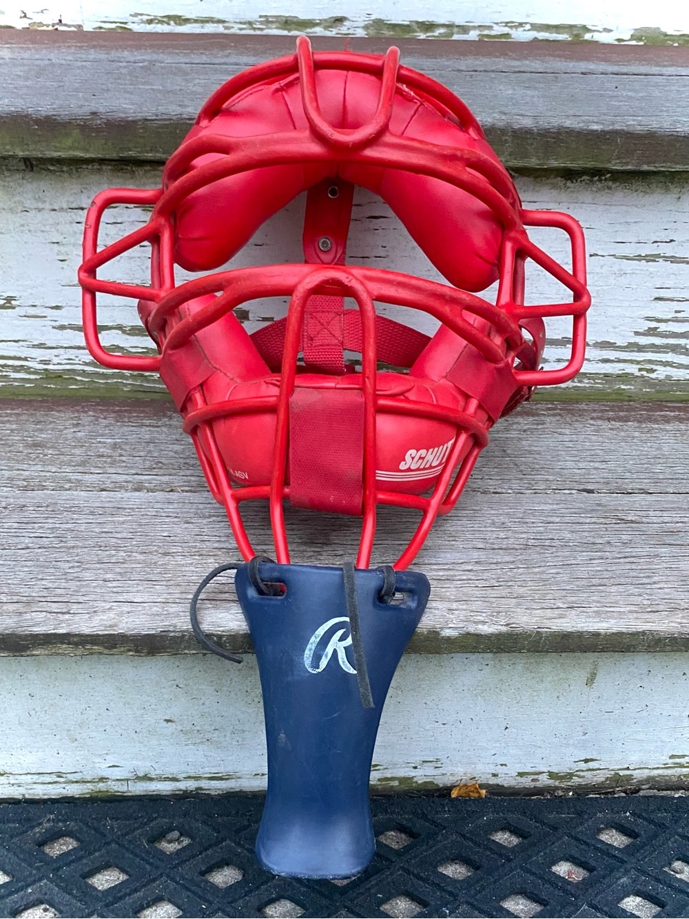 Rawlings Red Umpires Mask with Schutt Padding